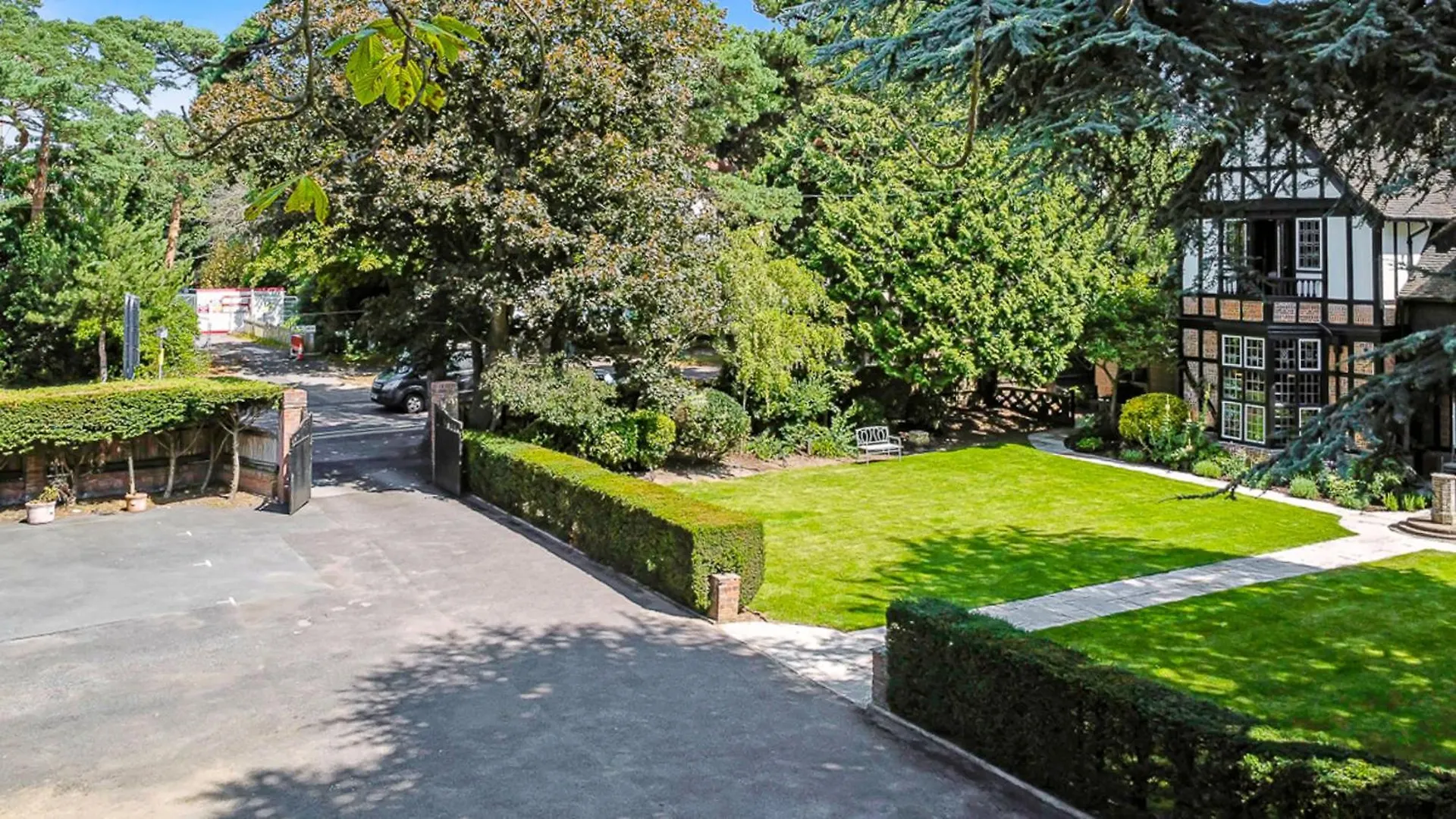 Holiday home Tudor Grange Bournemouth